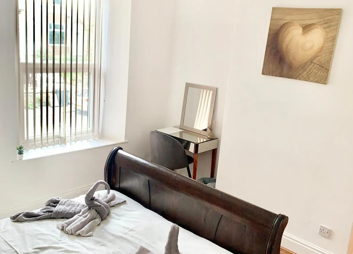 Urba Luxury 3 Bed Stays Sheffield Central Holiday home